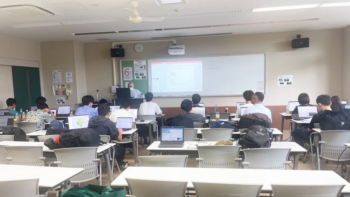 御殿場市の国立中央青少年交流の家にて東京農大生徒20名に対してドローン講習を実施