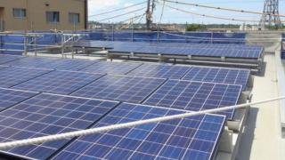 身近な再生可能エネルギーを有効活用するために、太陽光パネルを設置。
