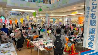 こども服の譲渡会会場風景